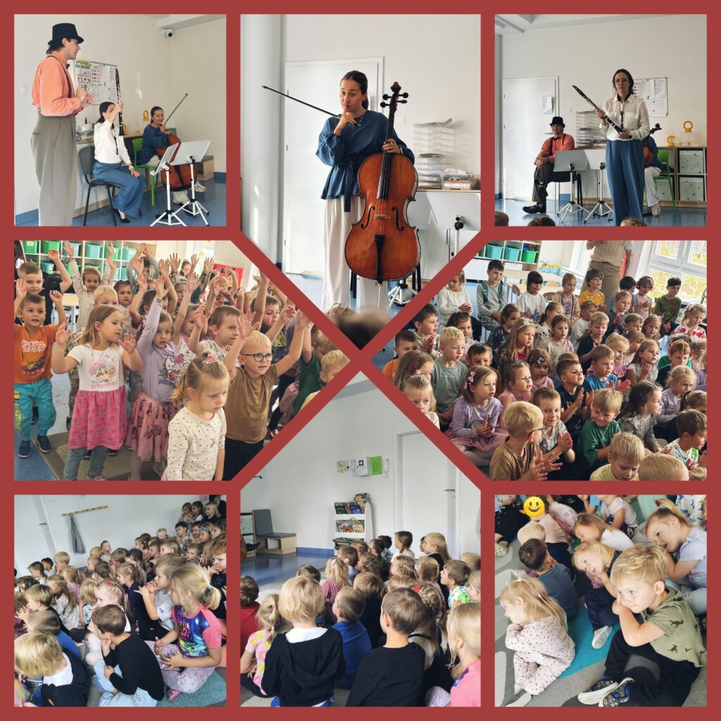 Grupa dzieci w sali dydaktycznej słucha koncertu zespołu Promusica. Artyści prezentują swoje instrumenty muzyczne i na nich grają.
#DostepnoscCyfrowa