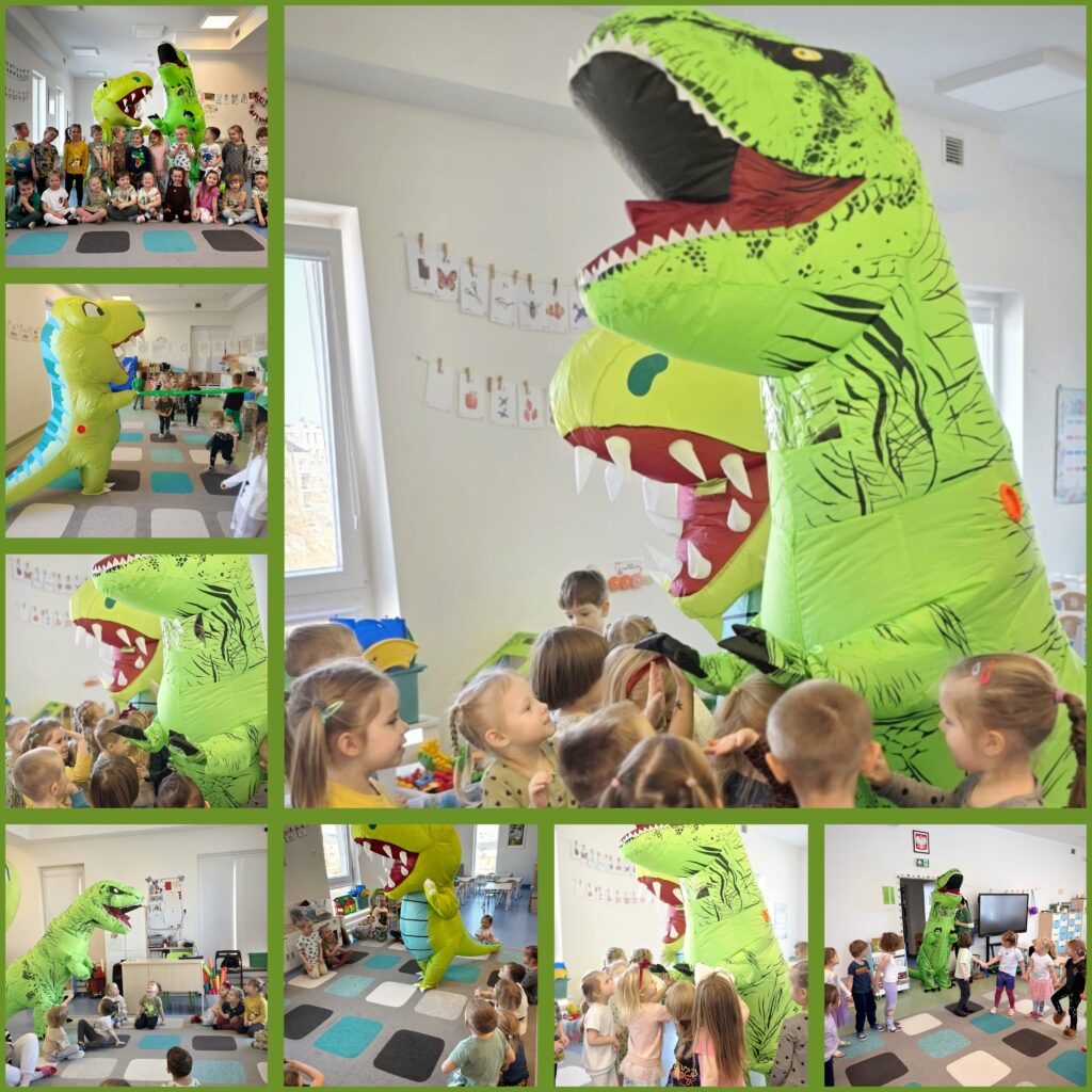 Grupa dzieci podziwia pokaz dinozaurów w sali przedszkolnej.
#DostepnoscCyfrowa